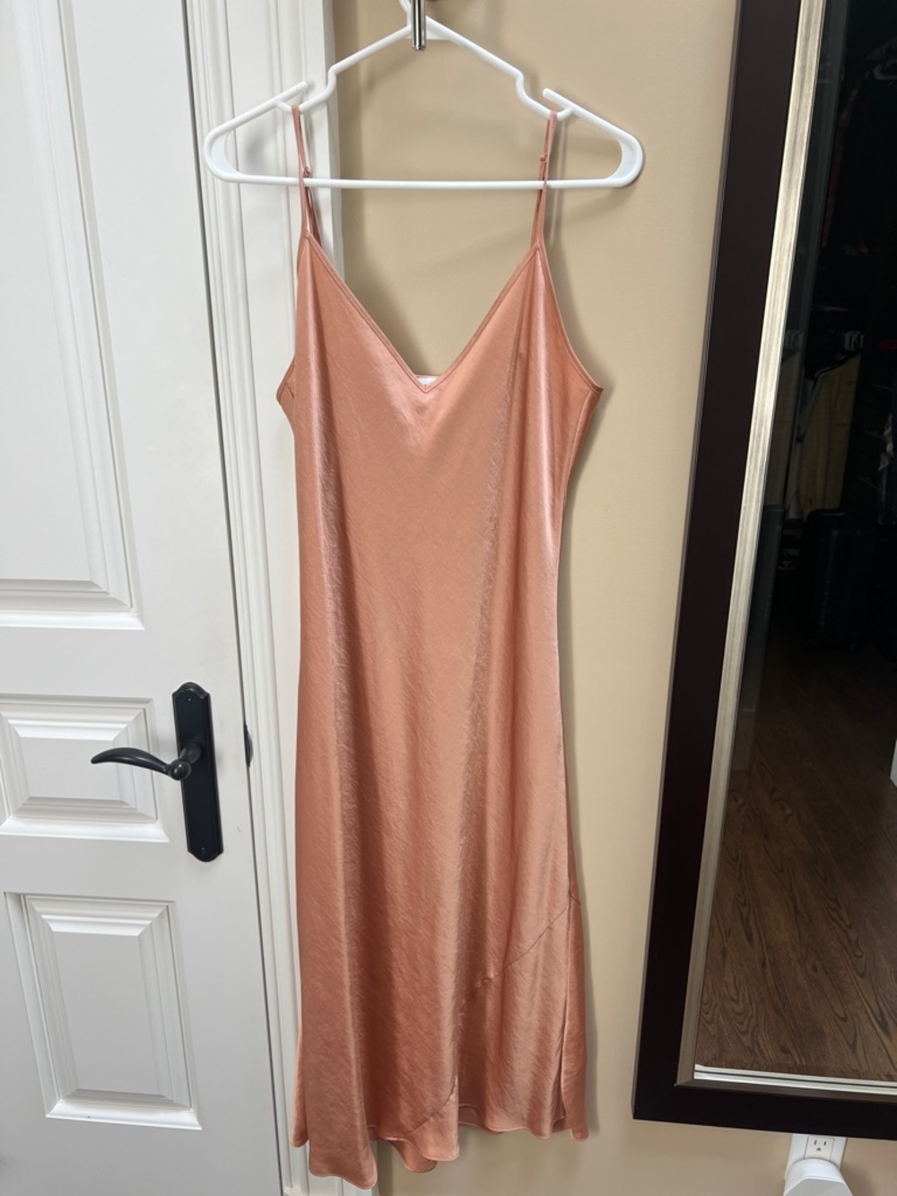 Wilfred Satin V-Neck Slip Dress in Blush